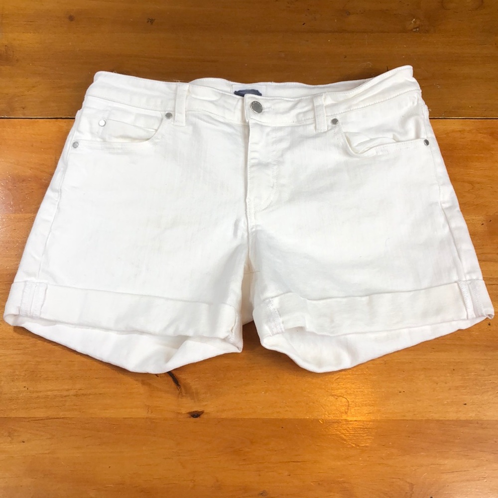Caslon White Shorts